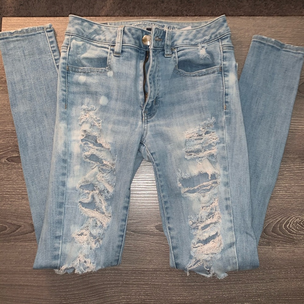 AE Ripped Light Wash Skinny Jeans